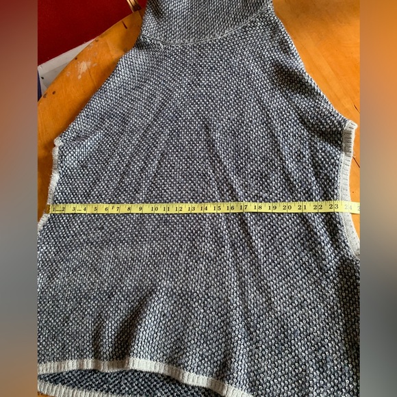 Women’s navy blue and silver knit Gap Turtle Neck Poncho size Medium - Picture 8 of 12